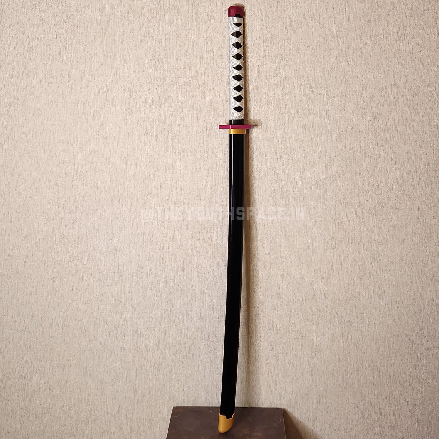 Giyu Tomioka's wooden practice katana (104cms)