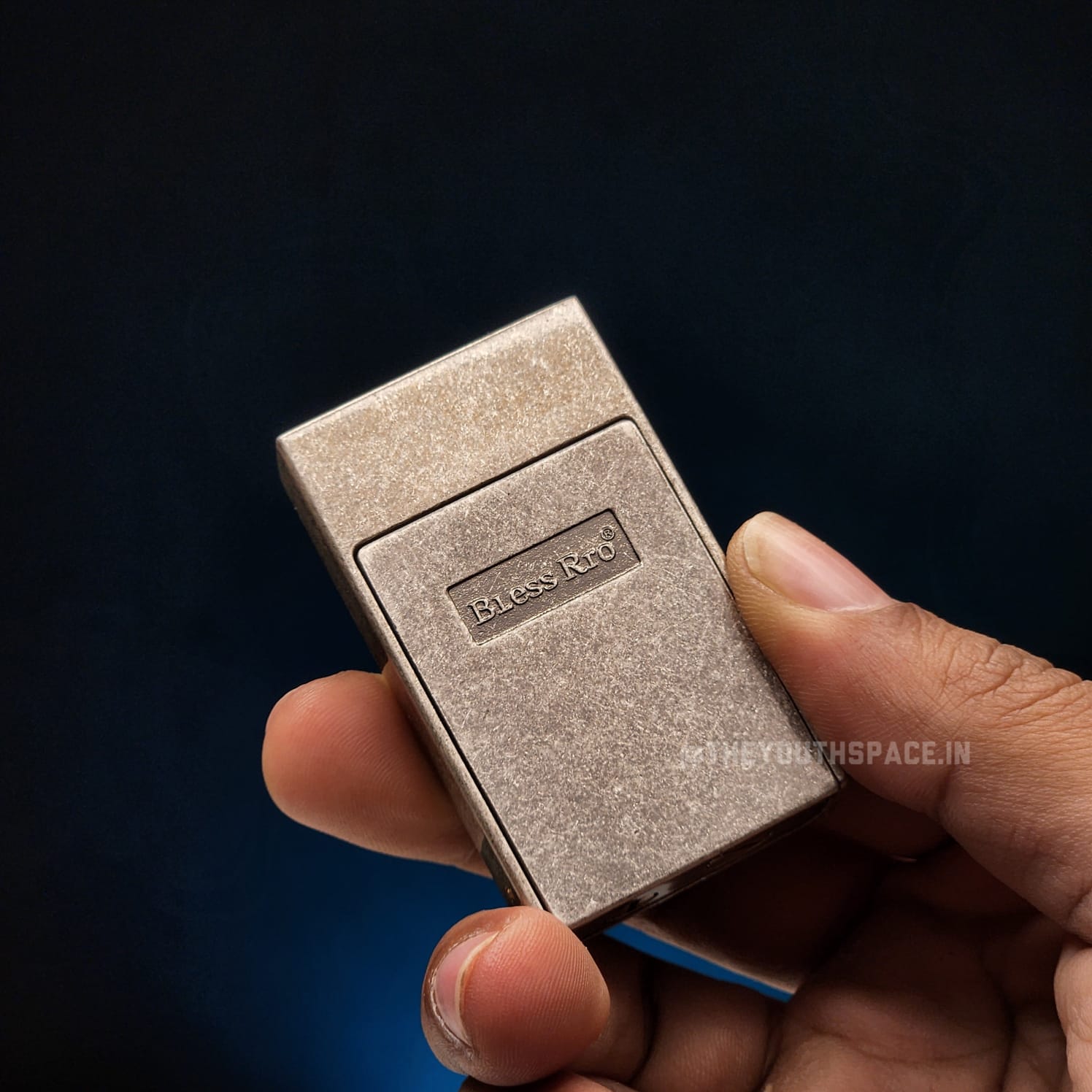 Retro Front-Flip Brass Lighter (Metallic)