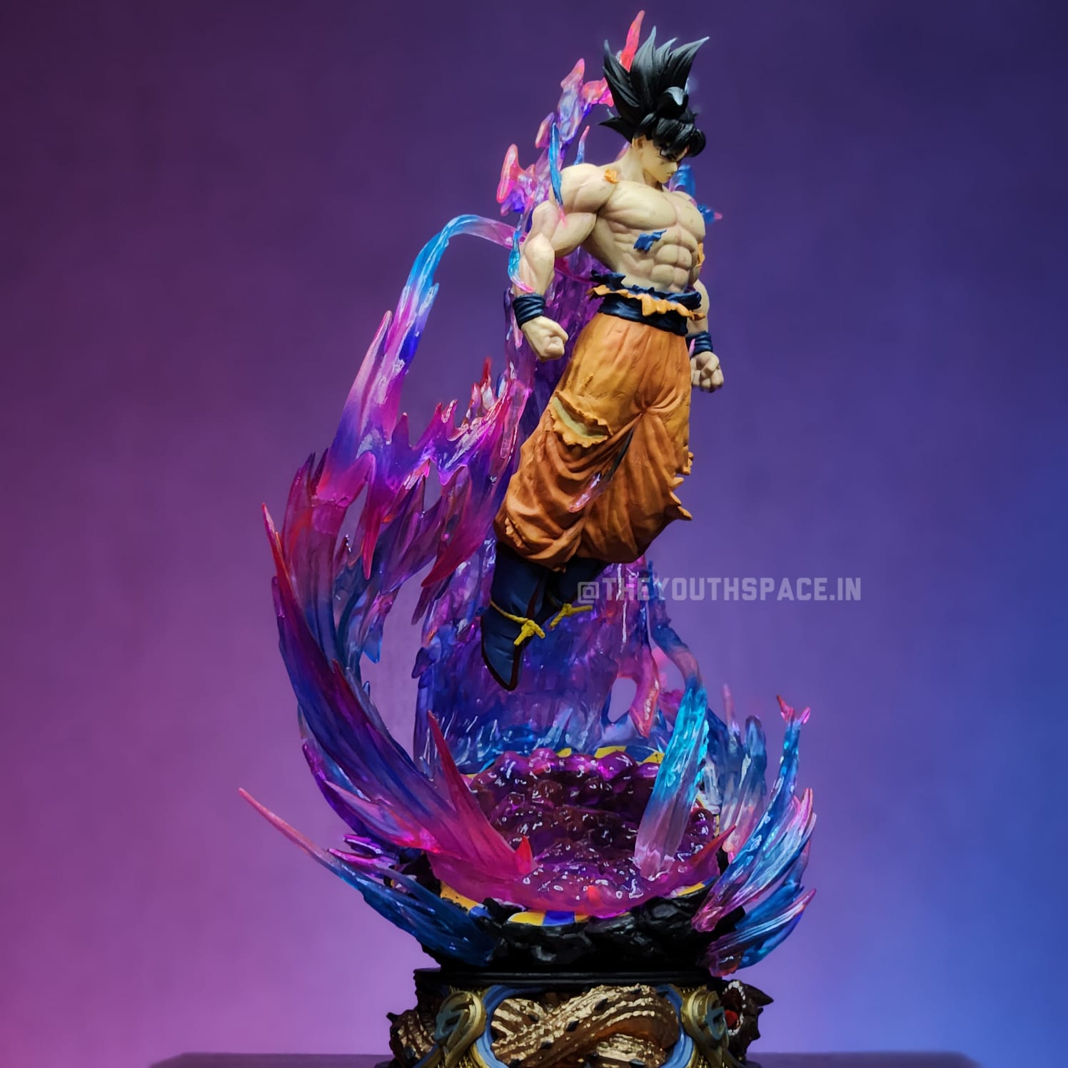 GOKU ULTRA INSTINCT ACTION FIGURE (37 CM) - DRAGON BALL