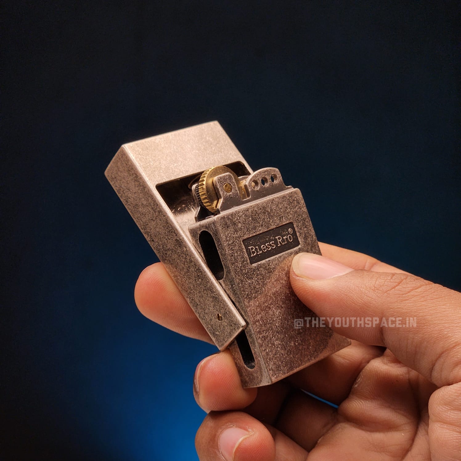 Retro Front-Flip Brass Lighter (Metallic)