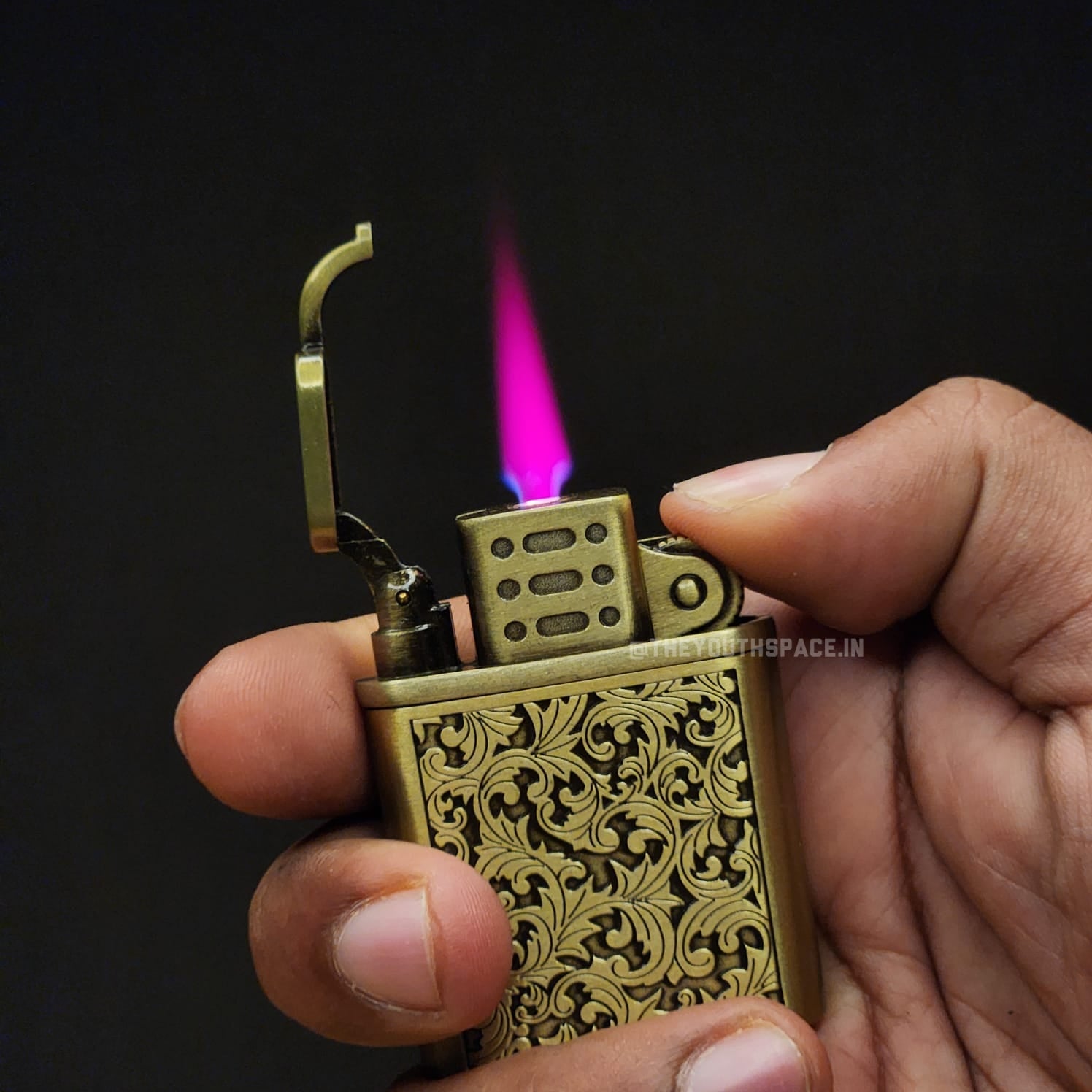 Vintage Design Red Flame Jet Lighter (Metallic; Golden)