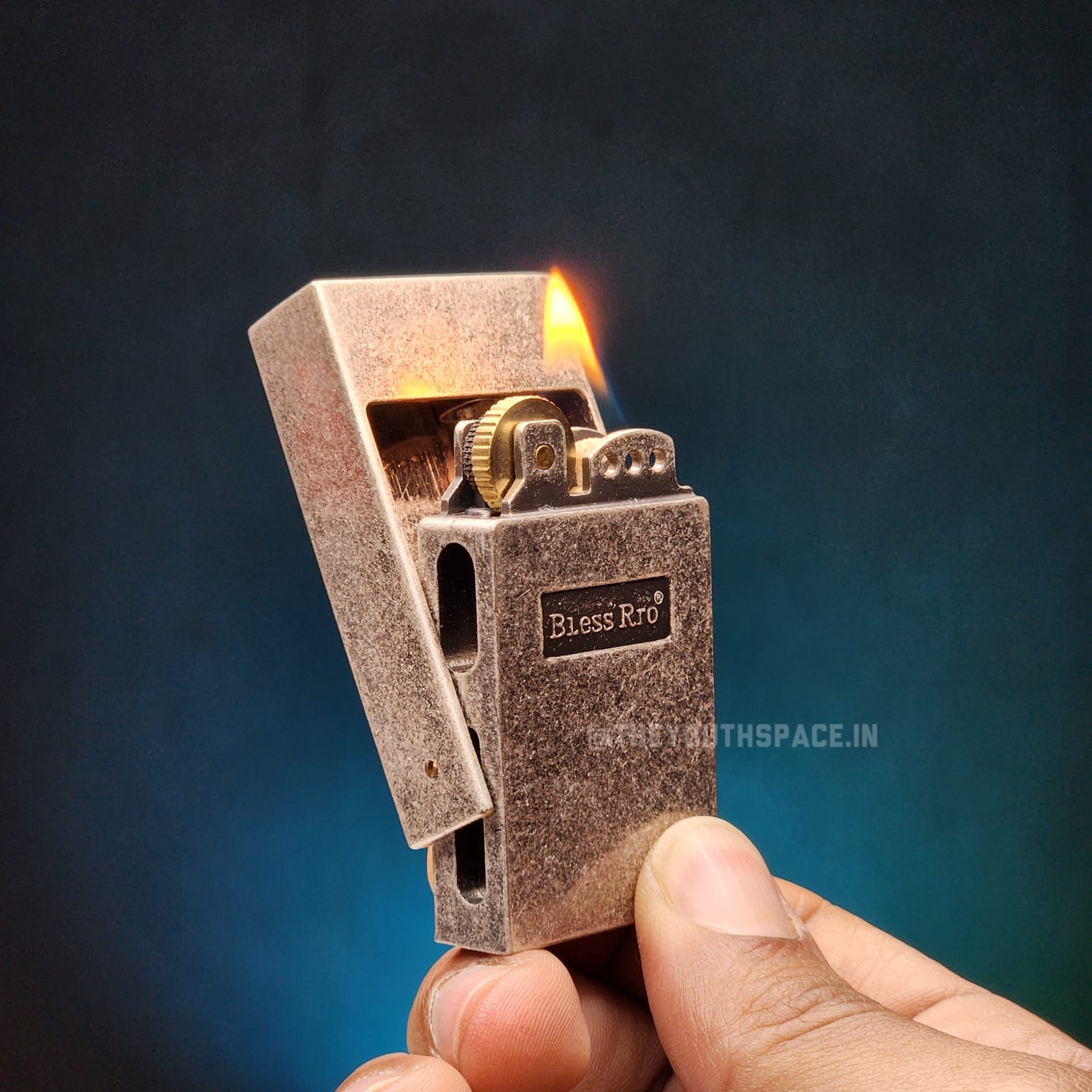 Retro Front-Flip Brass Lighter (Metallic)