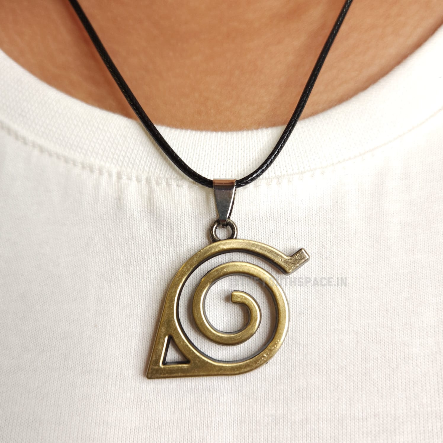 Konoha leaf pendant (bronze)