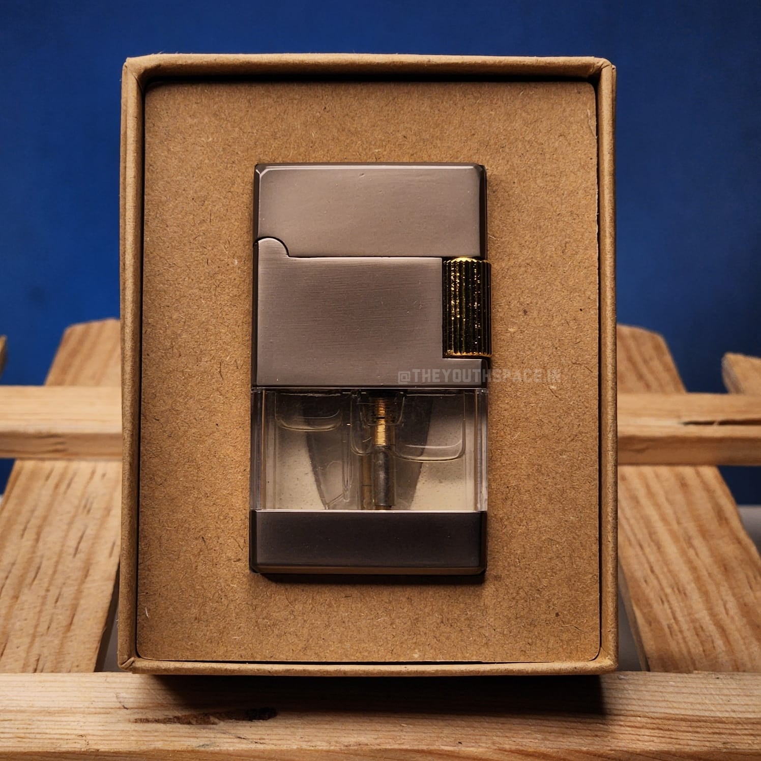 Dual Flame Mode Sleek Lighter (Metallic; Golden)
