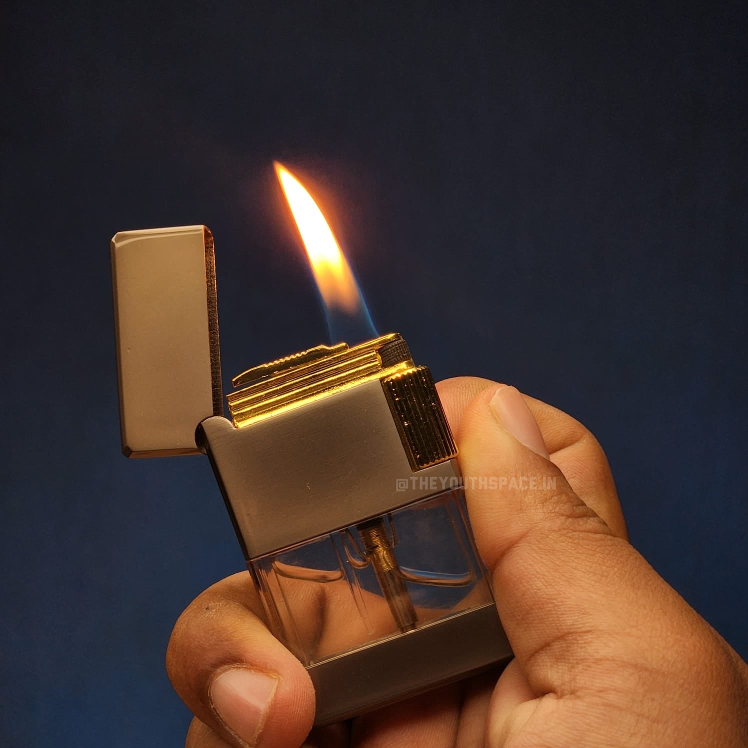 Dual Flame Mode Sleek Lighter (Metallic; Golden)