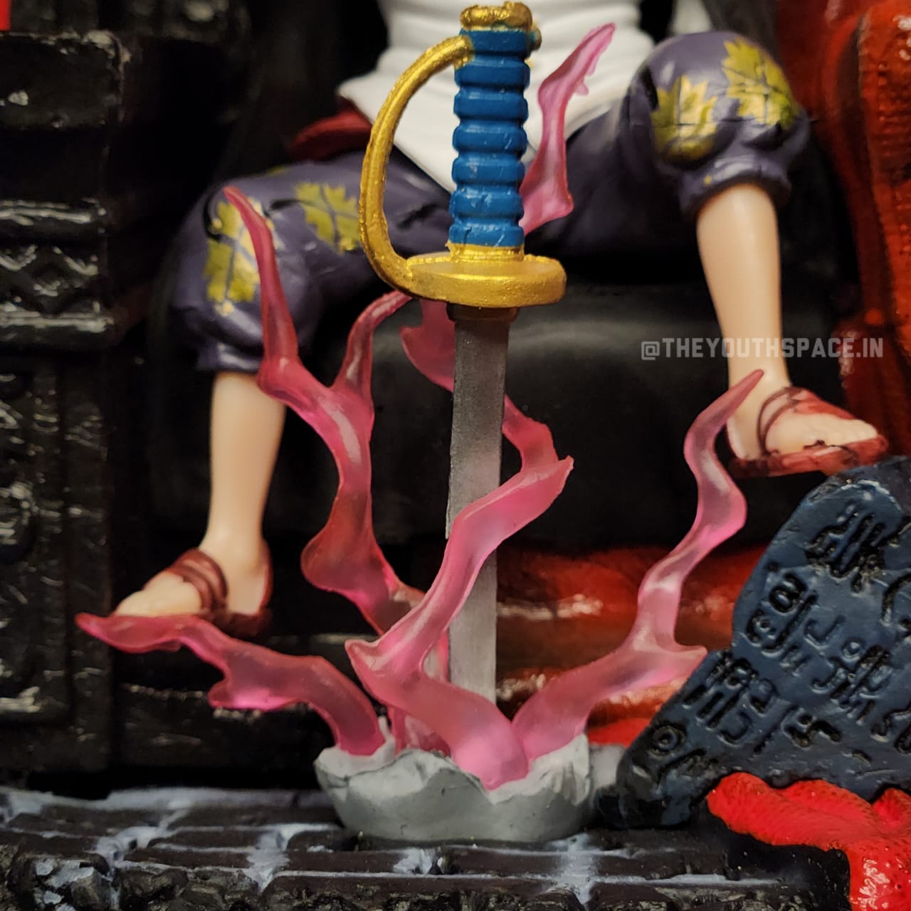 SHANKS ON THRONE ACTION FIGURE - ONE PIECE