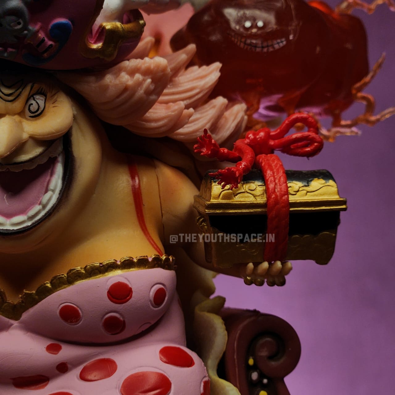Big Mom Charlotte Linlin on Throne Action Figure - One Piece