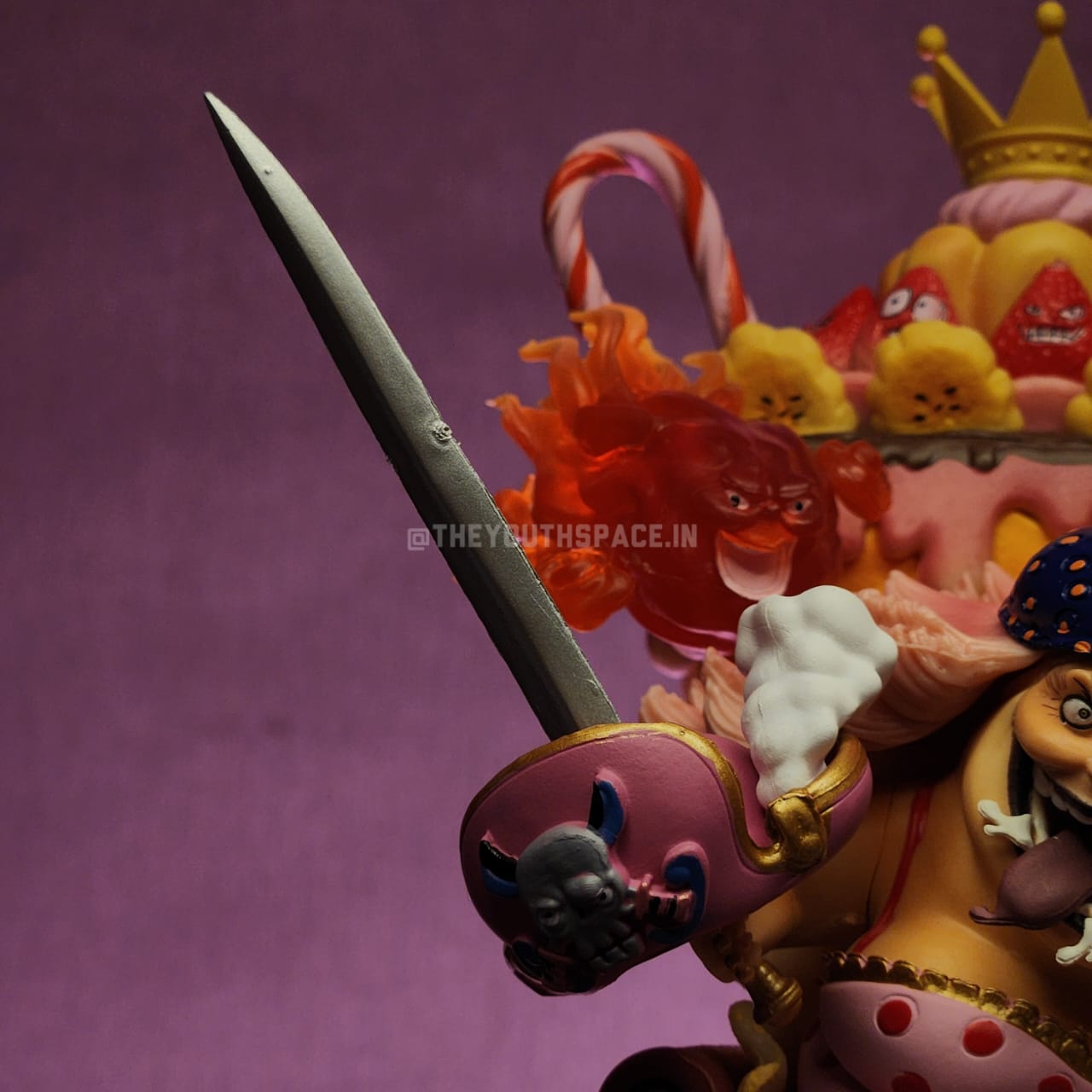 Big Mom Charlotte Linlin on Throne Action Figure - One Piece