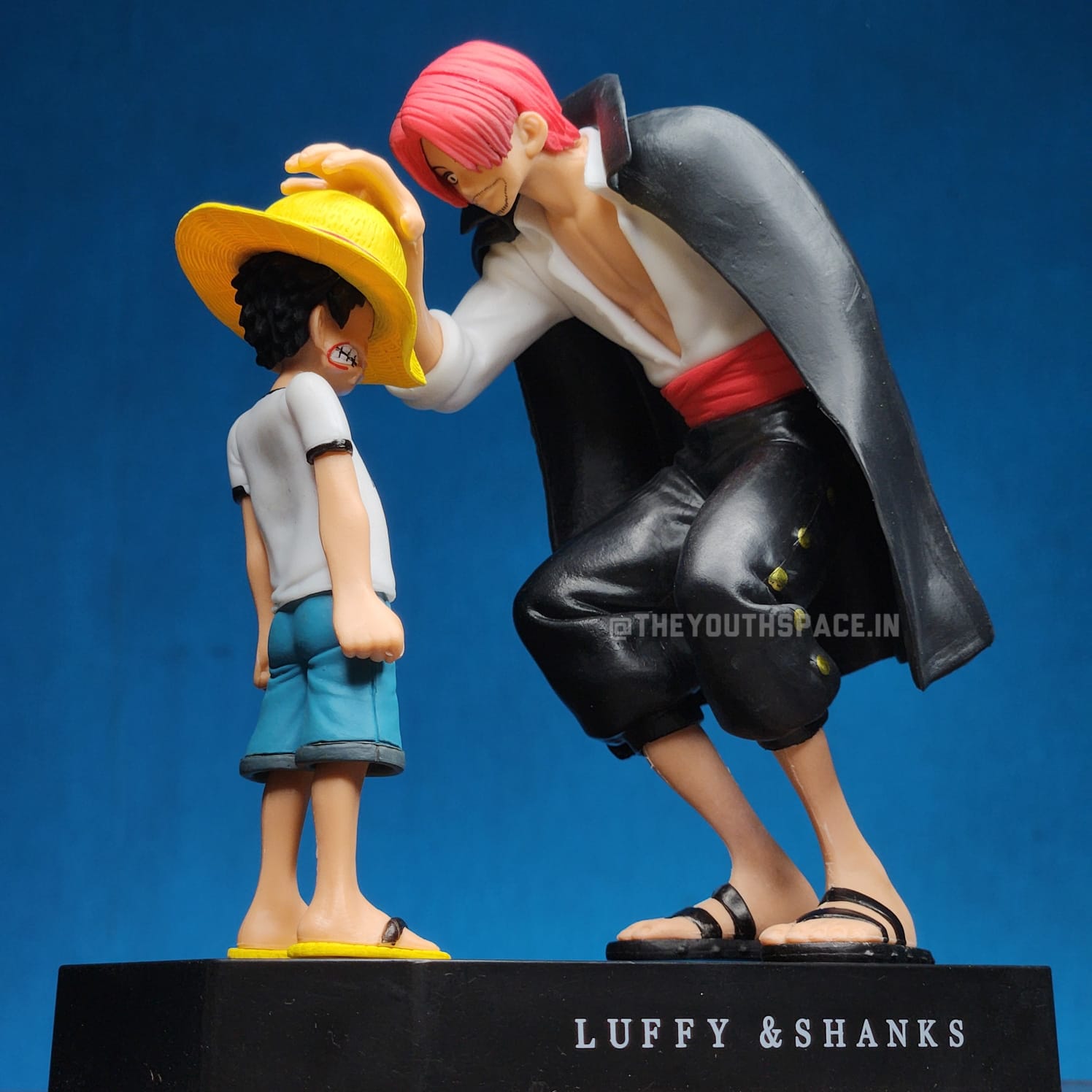 LUFFY & SHANKS ACTION FIGURE - ONE PIECE