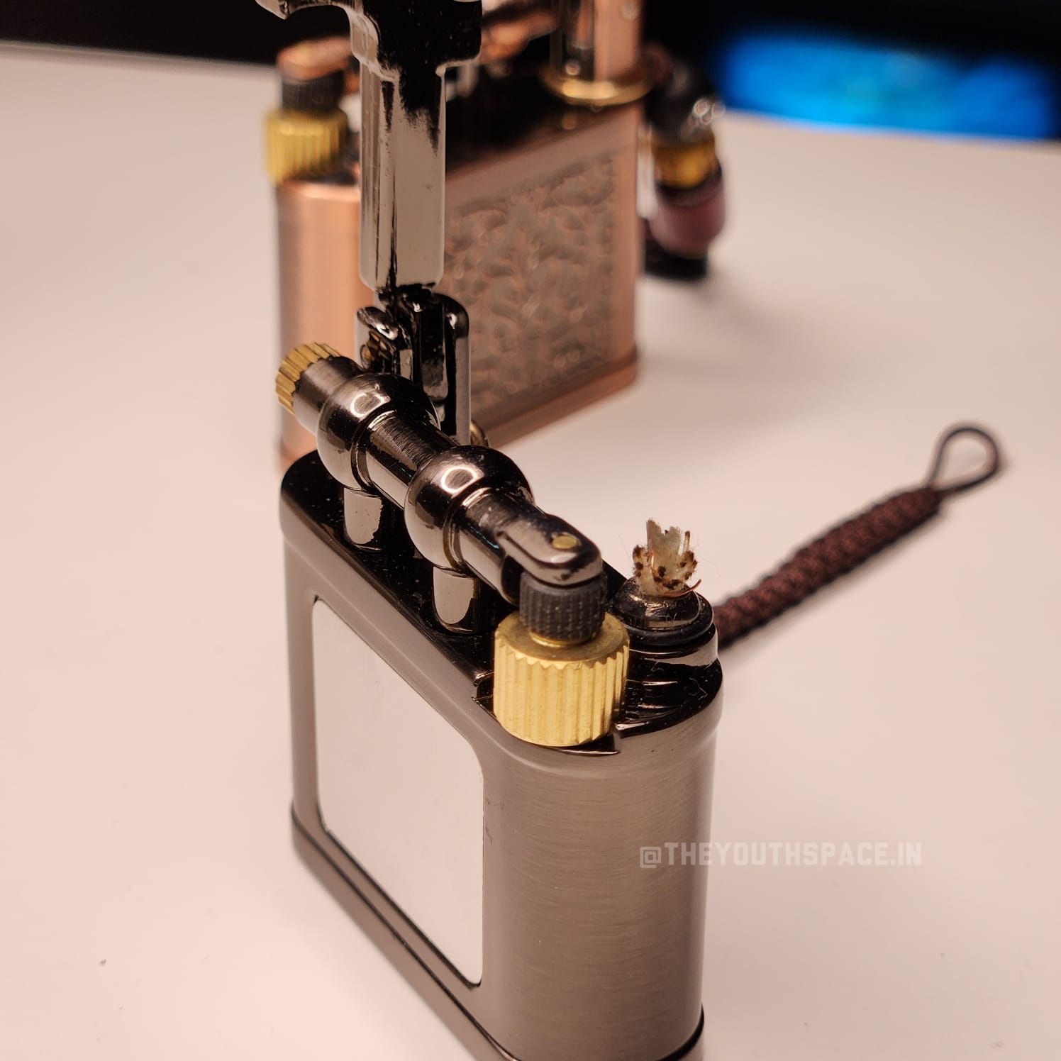 SOKO Antique Handheld Mirror Lighter