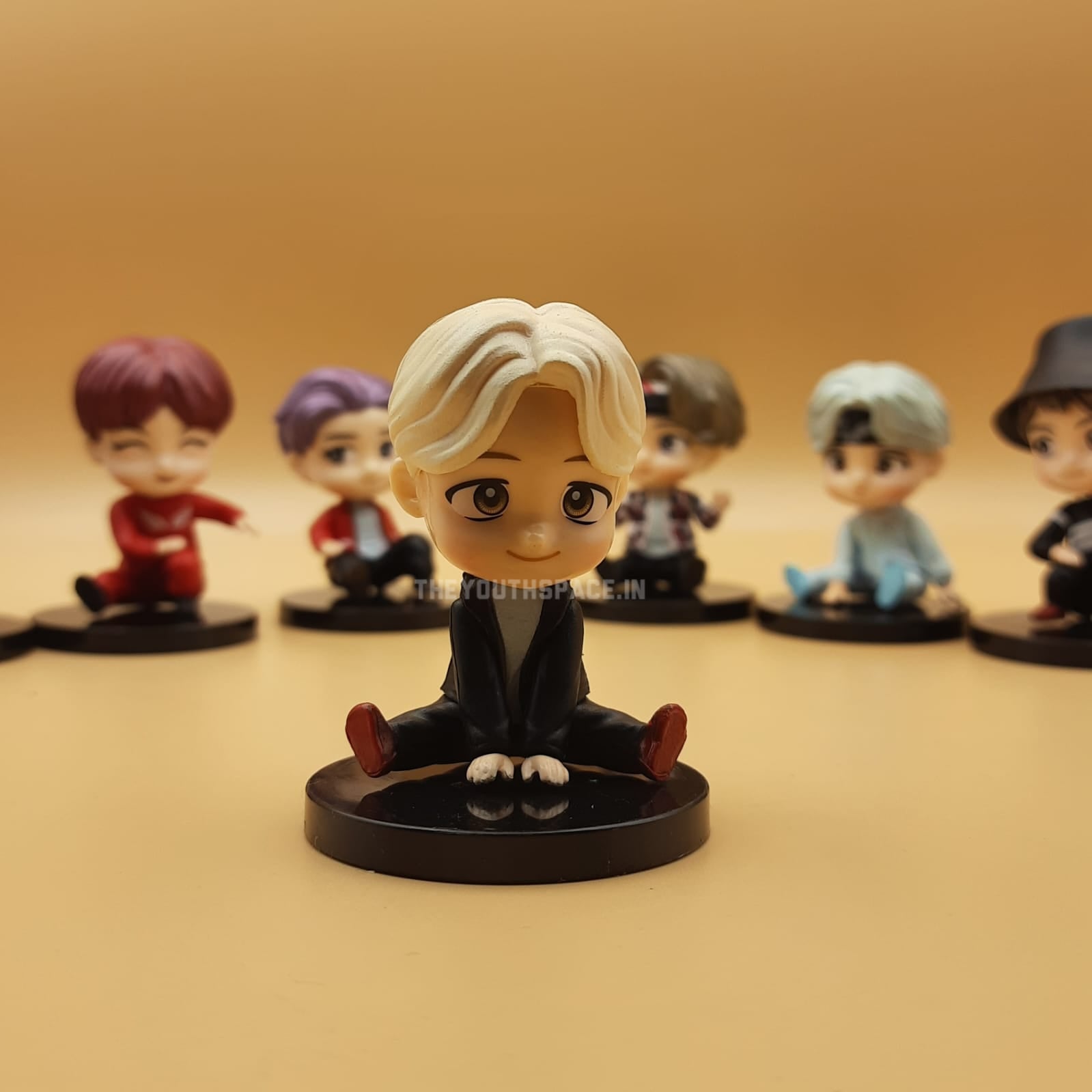 Tiny Tan Mic Drop Sitting Set (Set of 7 Figurines)